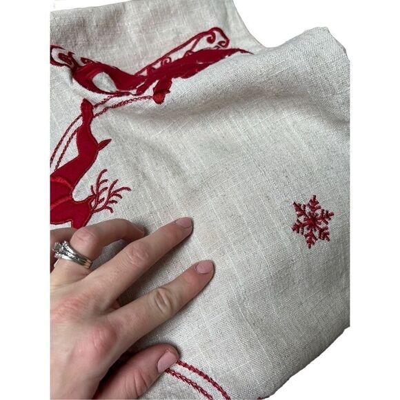 Aspen 14x72 Christmas Table Runner Red Reindeer Santa Sleigh Linen Blend - Picture 3 of 11